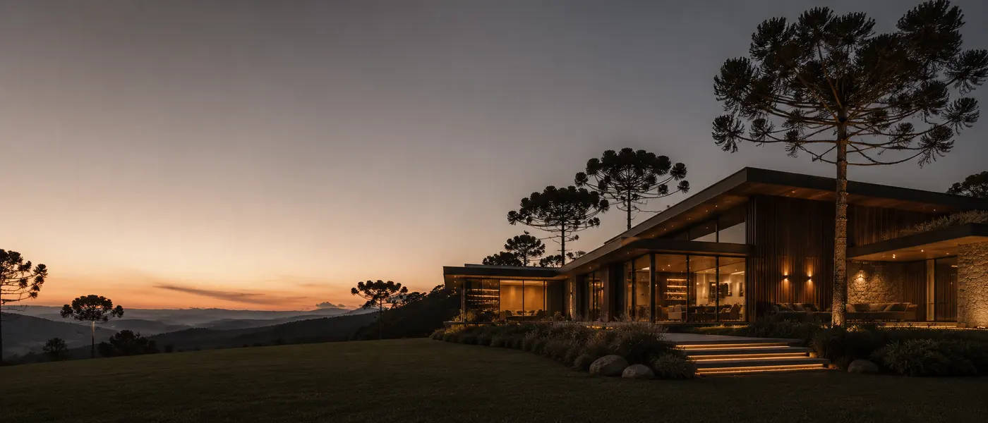 Fachada de casa de alto padrão ao entardecer